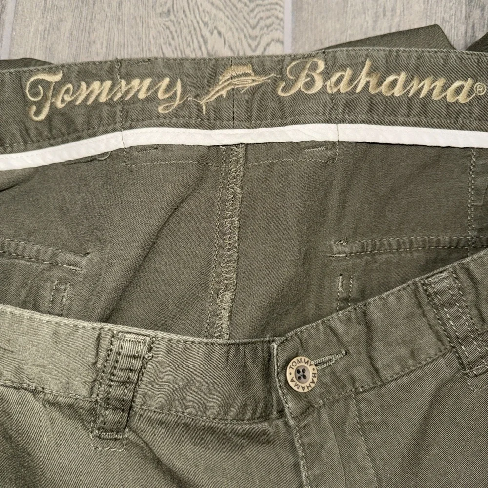 Tommy Bahama Shorts Men's 40 Military Green Elastic Sides